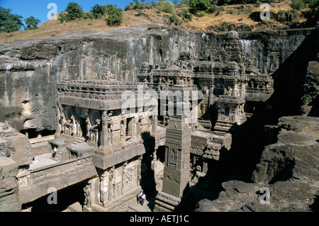 Kailasa tempio indù 1200 anni scolpiti in in situ il basalto bedrock Ellora UNESCO World Heritage Site Maharashtra India Asia Foto Stock