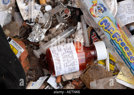 Scartato il metadone e il consumo di droga paraphenalia a utenti den in smack alley Derby REGNO UNITO Foto Stock