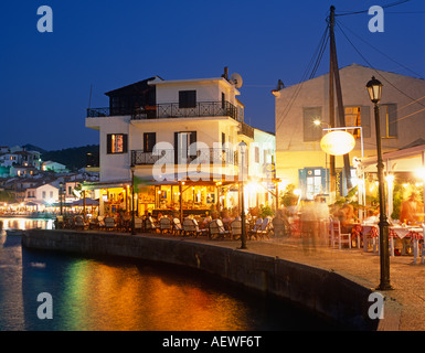 Serata in porto Kokkari Samos Isole Greche Grecia Hellas Foto Stock