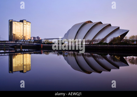 Il Clyde Auditorium (AKA l'Armadillo) e Crowne Plaza Hotel Glasgow. Foto Stock