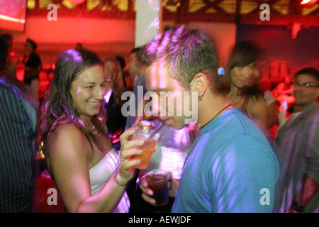 Miami Florida, The Pawn shop, consumer, night club, serata notturna dopo il tramonto, sociale, intrattenimento, spettacolo, pista da ballo, moda, trendy, lu Foto Stock