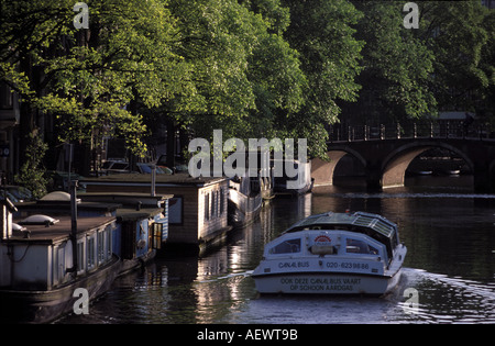 Amsterdam barca circolare sul canale Prinsengracht Foto Stock