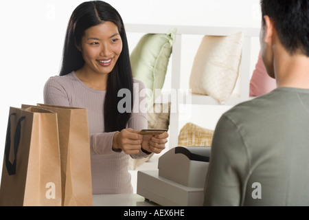 Vendite femmina di chi assiste il cliente Foto Stock