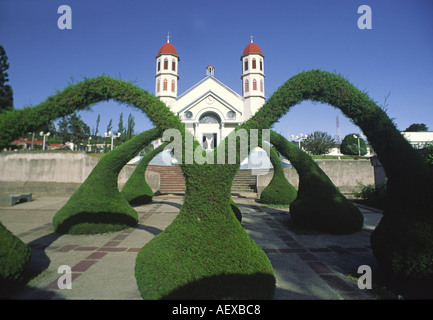 Costa Rica Zacero chiesa siepe artificiale archi Foto Stock