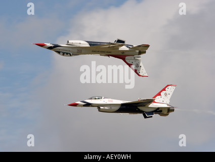 United States Air Force Thunderbirds aerobatic team display a RIAT RAF Fairford Foto Stock
