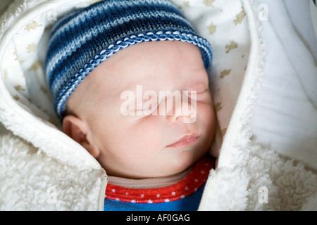 Bambino a due settimane Foto Stock