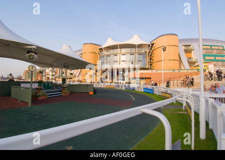 Earl derby e signore sefton sorge l'Aintree liverpool Foto Stock