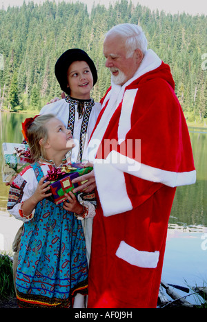 Ded Moroz e bambini, Mt Rainer, Washington, Stati Uniti d'America Foto Stock