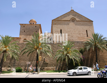 Il Sant Jaume chiesa presso il centro storico di Alcudia Mallorca Spagna La chiesa è stata costruita nel 1892 dall'architetto Joaquin de Pavia Foto Stock