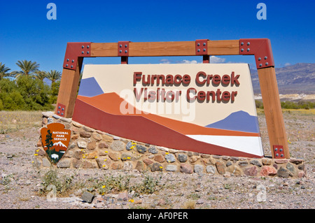 Il Cartello di ingresso Al Forno Creek Visitor Centre Parco Nazionale della Valle della Morte in California Foto Stock