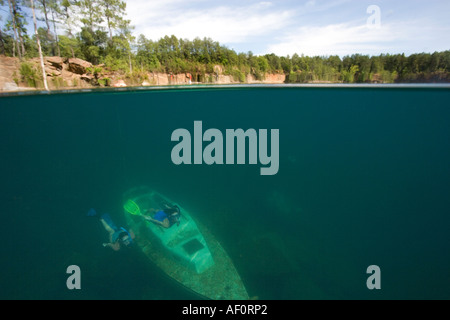 L apnea per imbarcazioni a vela affondata Lago Rawlings Rawlings VA Foto Stock