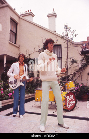 BEE GEES nel maggio 1968 durante la registrazione video sul giardino del tetto del loro manager Robert Stigwood. Foto Tony Gale Foto Stock