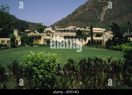 Vista di Sisodia Rani ka Bagh Queens il palazzo e i giardini di 6 km a est di Jaipur India Rajasthan Foto Stock