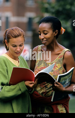 Due donne Foto Stock