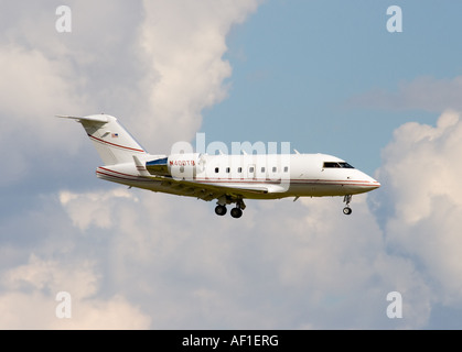 Canadair CL 600 2B16 Challenger 601 3un jet di affari in atterraggio a Londra Stansted Foto Stock