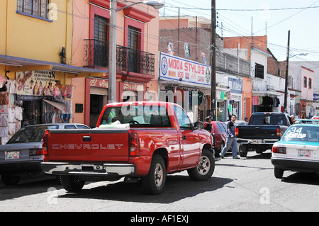 Traffico sulle strade della città di Oaxaca, Messico Foto Stock