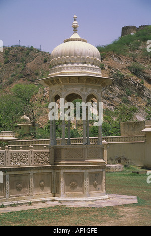 Dettaglio di un cenotafio o chhatri in Royal Gaitor Jaipur India Rajasthan Foto Stock