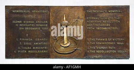 Monumento alla rivoluzione del 1989, rinascita lapide, Piata Revolutiei, Piazza della Rivoluzione, Bucarest, Romania Foto Stock