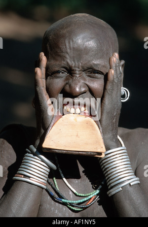 Sudan donna da Kachipo tribù con piastra tradizionale labbro, sud Sudan Foto Stock