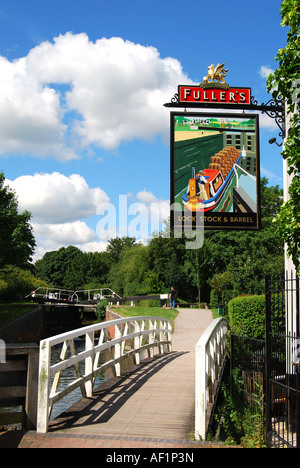 Pub 'Lock Stock and Barrel', Newbury Lock, Newbury, Berkshire, Inghilterra, Regno Unito Foto Stock