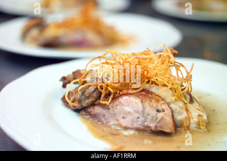 Pernice arrosto con profondo fritto vermicelli. Foto Stock