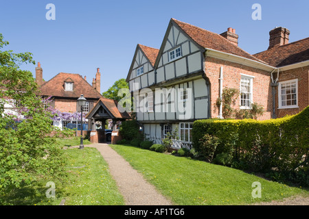 Chiesa Stile Casa (circa 1432, ricostruita 1624) dal sagrato, Cobham, Surrey Foto Stock