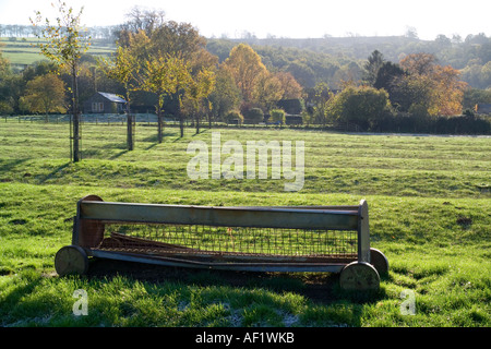 In autunno e un campo medievale di ridge e il solco di Cotswolds in legno Stanway, Gloucestershire Foto Stock