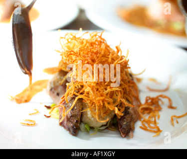 Pernice arrosto con profondo fritto vermicelli. Foto Stock