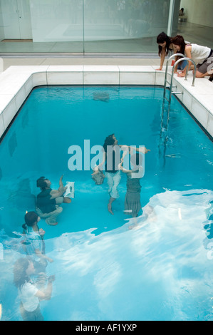 'Piscina' dall artista argentino Leandro Erlich al XXI secolo Museo di Arte Conteporary, Kanazawa, Giappone Foto Stock