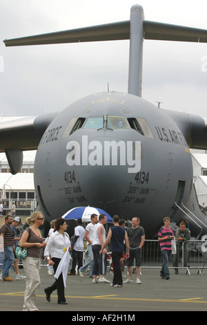 Boeing C-17 Globemaster III e gli spettatori a airshow di Foto Stock