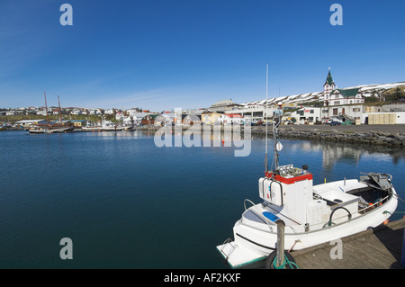 Piccola barca da pesca nel porto di Husavik Nord Est Islanda EU Europe Foto Stock