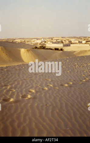 El Oued Algeria deserto del Sahara orme Foto Stock
