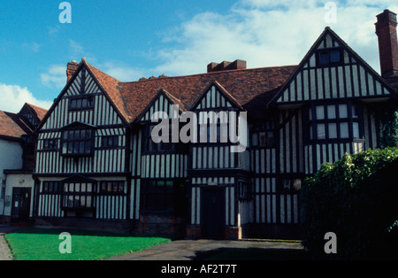Manor House Il verde Southall West London MIDDLESEX REGNO UNITO Foto Stock