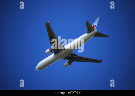 Air Canada Boeing 767 aeromobili in fase di decollo dall'aeroporto di Heathrow, Middlesex, England, Regno Unito Foto Stock