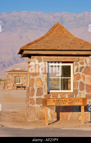 Stazioni di sentinella all'ingresso Manzanar War Relocation Center Sito Storico Nazionale Owens Valley in California Foto Stock