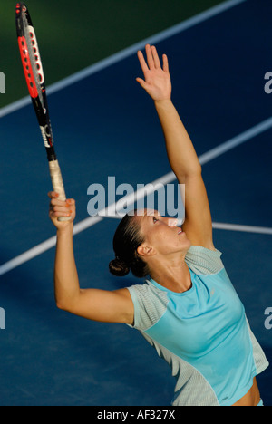 Il serbo WTA la stella del tennis Jelena Jankovic serve alla 2007 Acura Classic torneo di tennis, La Costa della California Foto Stock