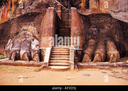 Entrata del plateau su lion rock da Sigiriya / Sri Lanka Foto Stock