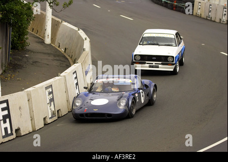 Chevron e BDA Escort Classic Street Racing Dunedin Isola del Sud della Nuova Zelanda Foto Stock