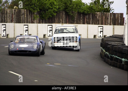 Chevron e BDA Escort Classic Street Racing Dunedin Isola del Sud della Nuova Zelanda Foto Stock