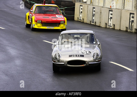 E type Jaguar e Fiat X19 Classic Street Racing Dunedin Isola del Sud della Nuova Zelanda Foto Stock