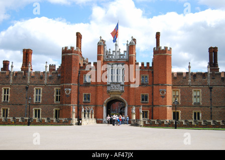 Cancello principale, Hampton Court Palace, Greater London, England, Regno Unito Foto Stock