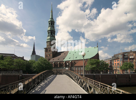 San Katharinen chiesa al vecchio magazzino quartiere al porto di Amburgo, Amburgo, Germania Foto Stock
