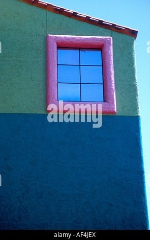 La Placita Village di Tucson in Arizona è un gruppo colorato di edifici vicino al Centro Congressi Foto Stock