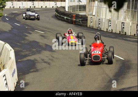 Speciale CAE 1959 e Brabham BT21R 1967 Classic Street Racing Dunedin Isola del Sud della Nuova Zelanda Foto Stock