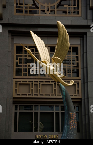 Conosciuta anche come la città di Gotham Singapore s Park View edificio è un fantastico esempio di over the top design Art Deco Foto Stock