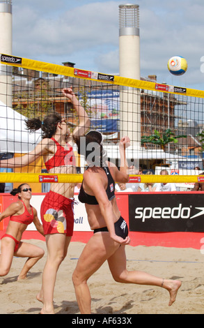 Urban beach volley torneo Cardiff Bay South Wales UK Foto Stock