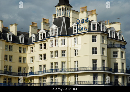 La Queen's Hotel sul lungomare di Eastbourne Foto Stock