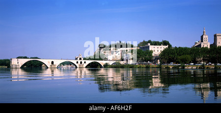 Geografia / viaggi, Francia, Provence, Avignone, cityscape, Pont Saint-Benezet, Papa Palace, panorama, Additional-Rights-Clearance-Info-Not-Available Foto Stock