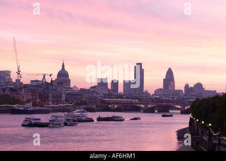 London skyline della città all'alba circa 2006 Foto Stock