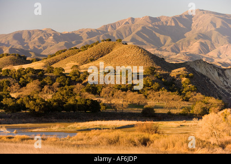 Il lago di Cachuma in inverno Santa Ynez Valley in California Foto Stock